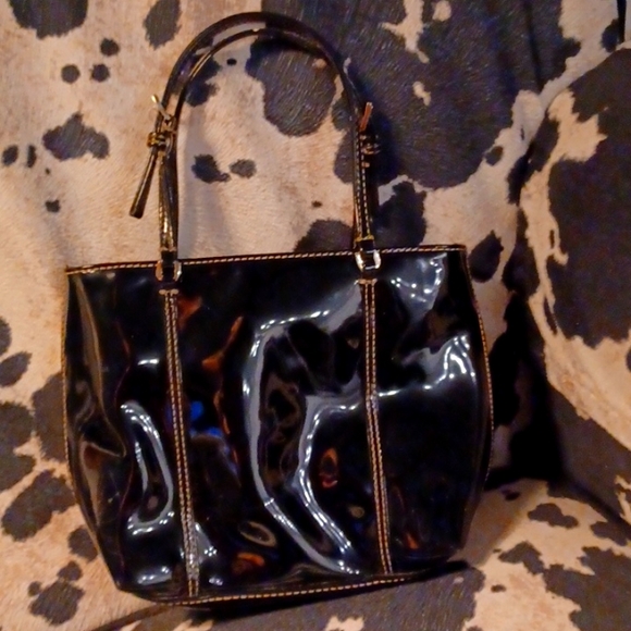 LIZ CLABOURNE purse mini bag black patent leather (approx. 6" x 6") - Picture 2 of 4